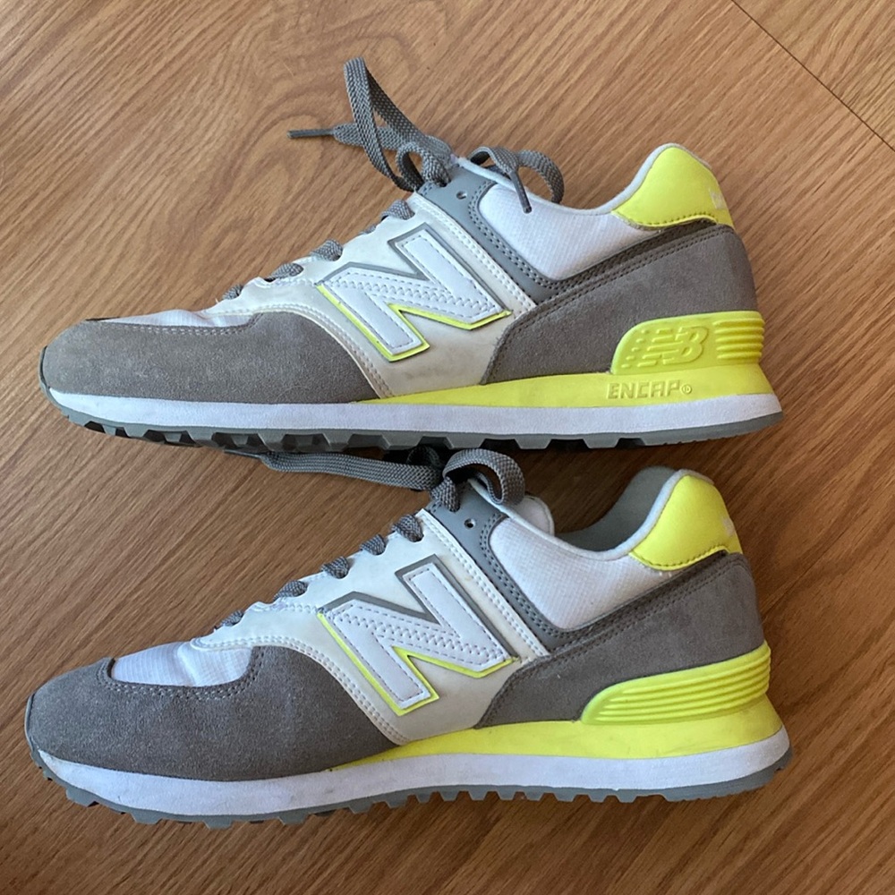 ❤️ New Balance Grey Neon 574 Sneakers Size 9